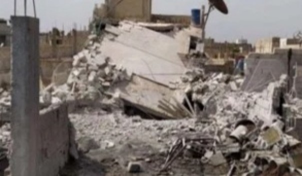 Puing-puing rumah warga yang hancur akibat serangan brutal rudal Israel. Foto: int