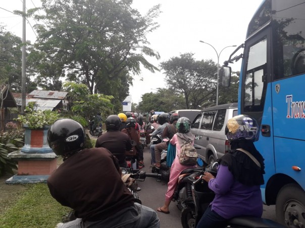Kemacetan di Jalan Sudirman buat tak ada lagi Physical Distancing