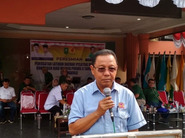 Ketua KONI Riau Emrizal Pakis (foto/int)