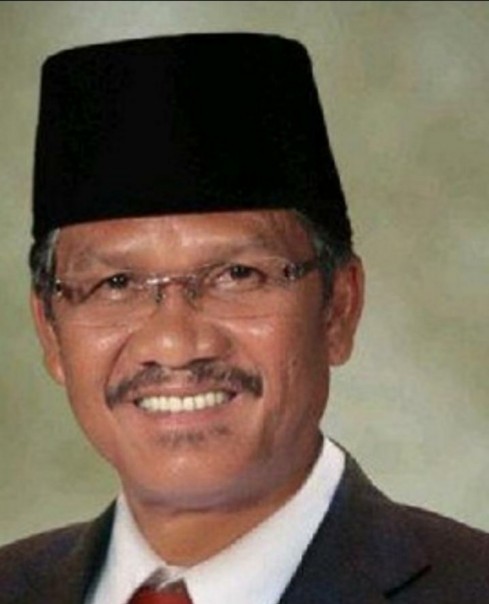Ketua Badan Kehormatan DPRD Riau yang juga Tokoh Senior Golkar Riau, H Sukarmis (foto/int)