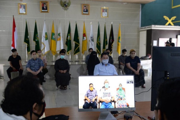 Sebanyak 29 mahasiswa Riau yang baru saja dipulangkan dari luar negeri saat ini tengah menjalani karantina di Gedung Balai Diklat BPSDM Jalan Ronggowarsito Pekanbaru (foto/Wira)