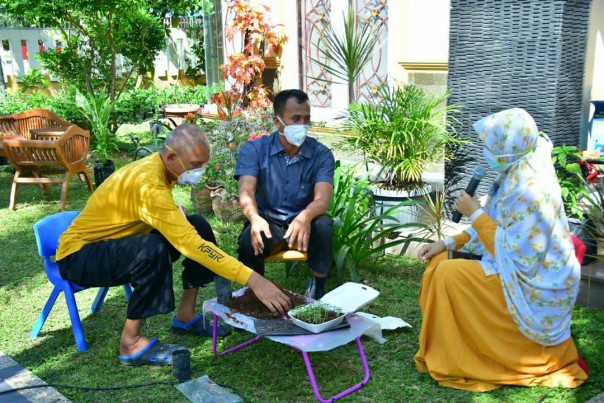 Tim Satgas Ketahanan Pangan DPW PKS Riau terus memberikan pelatihan dan penyuluhan kepada masyarakat tentang pertanian dan ketahanan pangan (foto/Wira)