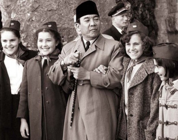 Presiden RI pertama, Ir Soekarno saat berada di Yugoslavia (foto/int)