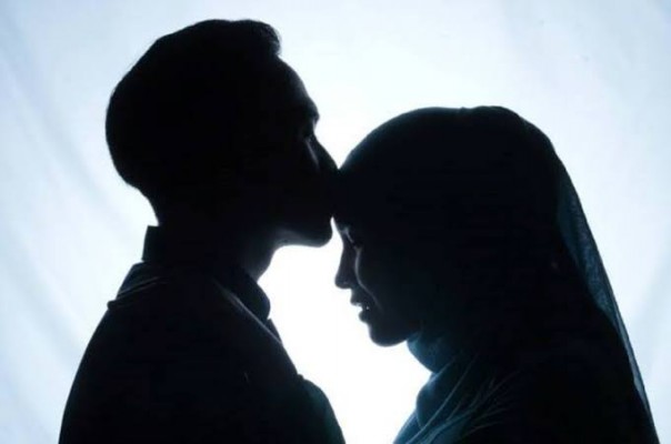 Suami Mencium Bibir Istri, Puasanya Batal? (Foto/int)