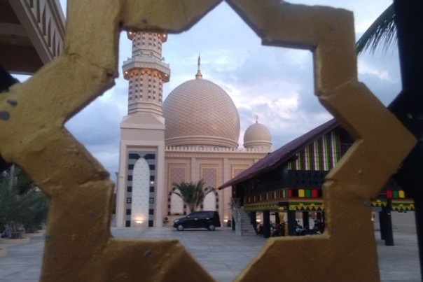 Sholat Berjamaah di Masjid Diizinkan Kembali di Malaysia (foto/int)
