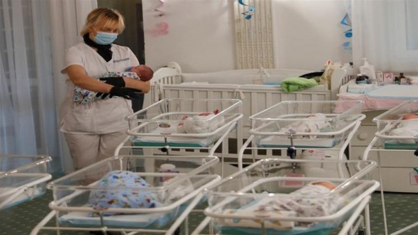 Lusinan Bayi Hasil Dari Rahim Ibu Pengganti Terdampar di Ukraina Akibat Penguncian Virus Corona