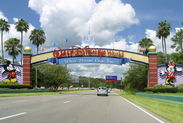 Disney Mengatakan Akan Membuka Kembali Area Perbelanjaan di Resor Florida Mulai Hari Rabu
