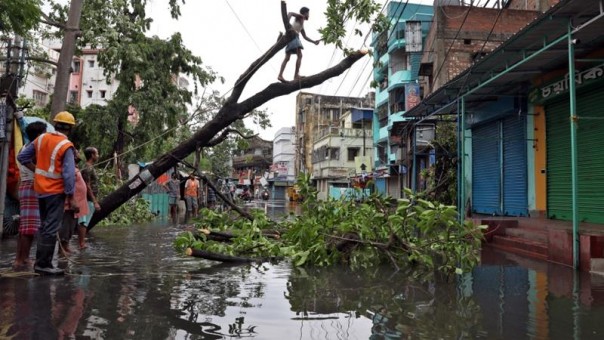 Pasca Topan Amphan, India dan Bangladesh Memulai Operasi Pembersihan