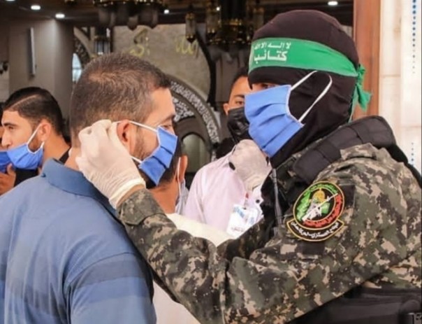 Mesjid Gaza Palestina Dibuka Lagi, Brigade Izzuddin Al Qassam Pasang Masker ke Jamaah (foto/int)