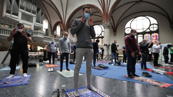 Gereja di Berlin Jadi Tempat Sholat Bagi Umat Muslim Jerman, Jadi Tanda Solidaritas yang Luar Biasa
