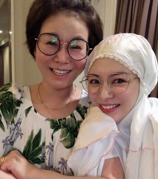 Meski Berbeda Agama, Ayana Moon Rayakan Idul Fitri 2020 Bersama Ibunya di Korea Selatan (foto/int)