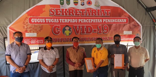 Bupati Inhil Salurkan Ratusan Paket Sembako Untuk Dua Kecamatan (foto/ist)