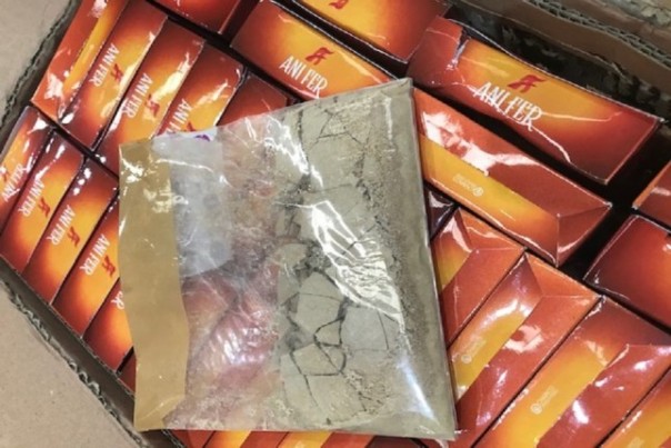 Heroin Bernilai Triliunan Rupiah Ditemukan Dalam Kotak Buah dan Kacang di Bandara Heathrow