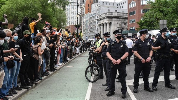Polisi Amerika mengamankan aksi demo