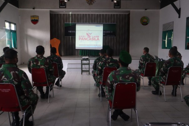 Memperingati Hari Lahir Pancasila, Dandim 0314 Inhil Berserta Personil TNI Saksikan Pidato Presiden (foto/int)