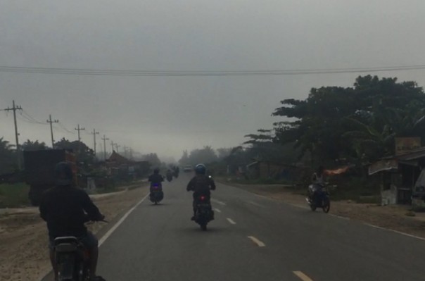 Suasana kabut pagi tadi di Pekanbaru