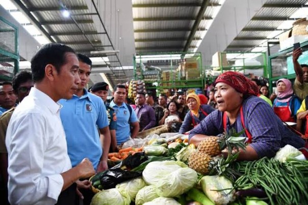 Presiden Jokowi saat blusukan ke pasar (foto/int)