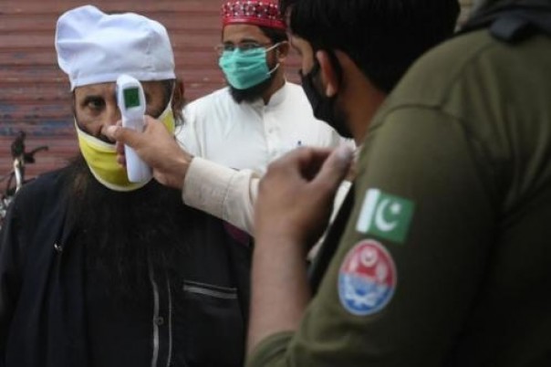 Pakistan Cabut Status Lockdown, Kasus Orang Positif Terjangkit Covid-19 Langsung Meningkat Tajam (foto/int)