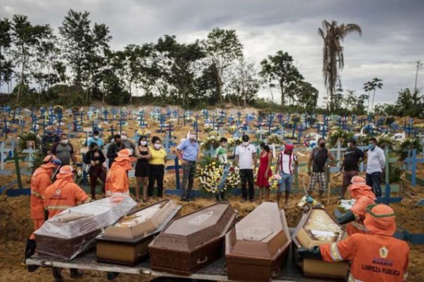 Salah satu kuburan massal tempat menampung korban virus Corona di Brasil. Foto: int 