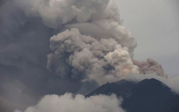 Gunung Berapi di Negara Ini Meletus, Debu Vulkanik Selimuti Sejumlah Kota (foto/int)