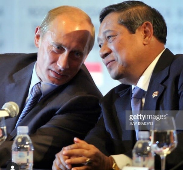 Foto Momen Presiden Rusia Putin Berbisik ke SBY, Netizen: Komunikasi Tidak Canggung (foto/int)