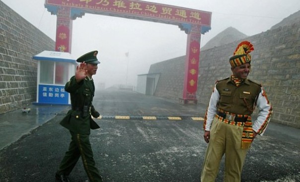 Militer China dan India di kawasan perbatasan. (ilustrasi). Foto: int 