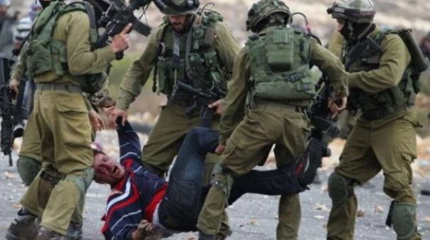 Tentara Israel mengamankan warga Palestina (Ilustrasi). Foto: int 