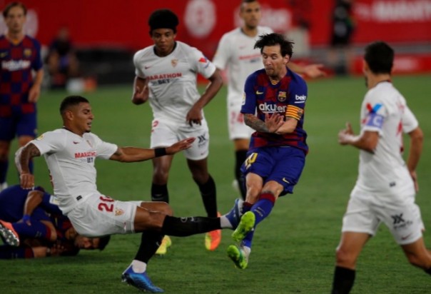 Heboh Lionel Messi Dorong Pemain Sevilla Sampai Jatuh, Ternyata Gara-gara Hal Fatal Ini (foto/int)