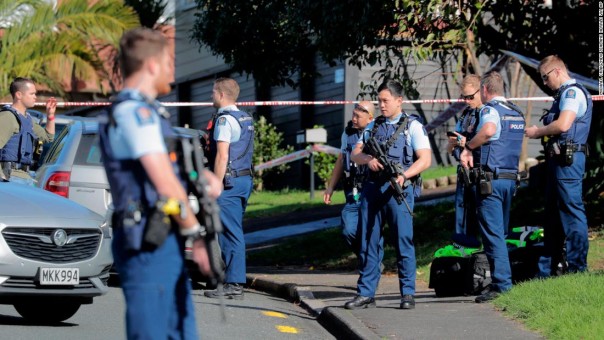 Petugas kepolisian Selandia Baru menangkap pria penembak polisi
