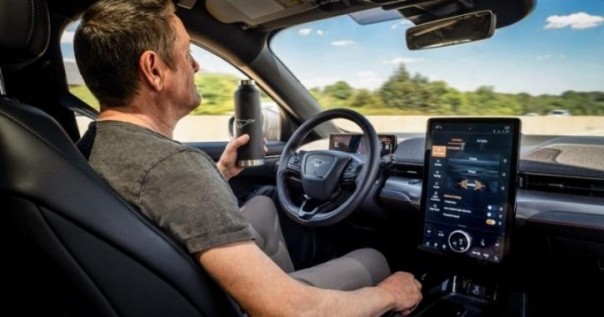 Pertama di Dunia, Mobil Ini Menggunakan Fitur Autopilot, Akan Launching Akhir Tahun 2020 