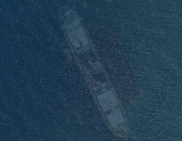 Begini penampakan benda mirip kapal selam, yang ditemukan Google Maps yang karam di perairan Sukabumi, Jawa Barat. Foto: int 