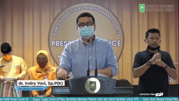 Juru Bicara Penanganan Covid-19 Riau, dr Indra Yovi saat menyampaikan laporan harian Covid-19 di Riau