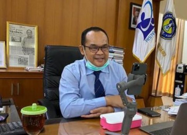 Rektor UNY  Prof. Dr. Sutrisna Wibawa, M.Pd 