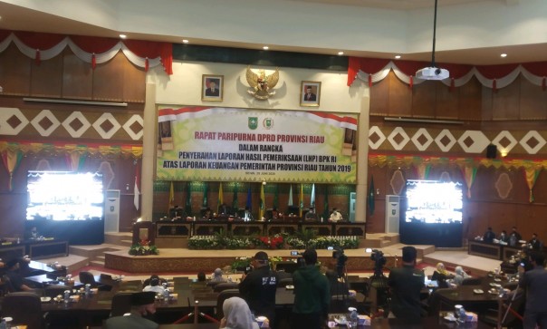 Foto paripurna DPRD Riau Laporan Hasil Pemeriksaan (LHP)  atas laporan keuangan 2019