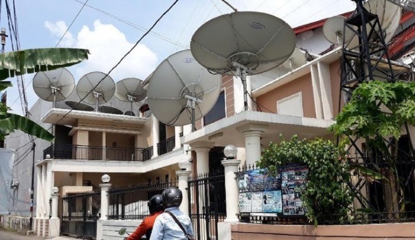 Atap Rumahnya Dipenuhi Parabola, Roy Suryo Sebut Biar Mudah Akses Internet (foto/int)