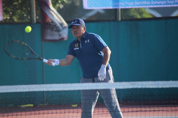 Bupati Alfedri, Buka Kejuaraan Tenis Lapangan Piala Pelti Cup Siak 2020 (foto/ist)