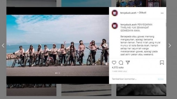 Sembilan wanita bersepeda Keliling Kota Pakai Baju Ketat dan Seksi