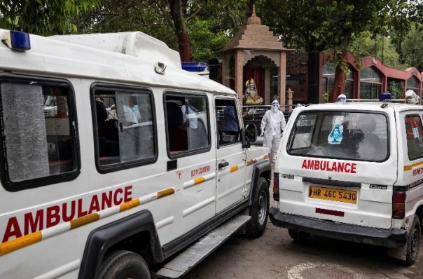 Permintaan Akan Ambulans di India Terus Bertambah, Puluhan Mayat Ditelantarkan di Jalanan