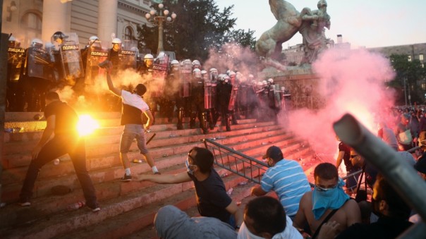 Serbia Larang Pertemuan Massal Setelah Aksi Protes Penguncian Akibat Virus Corona Terjadi Secara Berturut-Turut