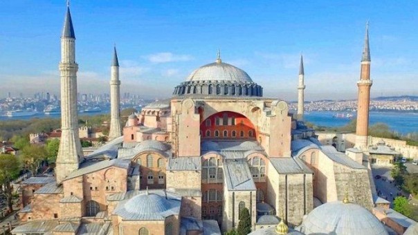 Hagia Sophia yang sempat berstatus museum kini kembali menjadi masjid di masa Presiden Recep Tayyip Erdogan