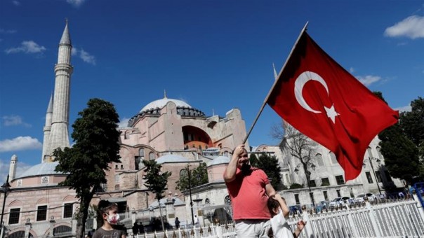 Dunia Bereaksi Terhadap Turki yang  Mengubah Hagia Sophia Menjadi Masjid