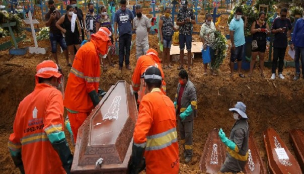 Pemakaman korban corona di Brasil