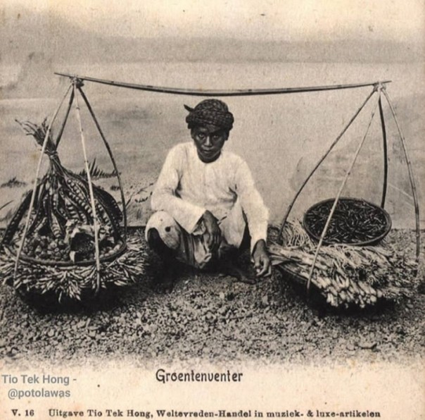 Potret Jadul Penjual Sayuran Zaman Penjajahan di Batavia, Netizen: Petenya Gede-gede (foto/int)