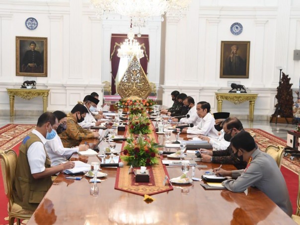 Presiden Joko Widodo saat melakukan rapat bersama sejumlah menteri (Foto; Twitter Jokowi)