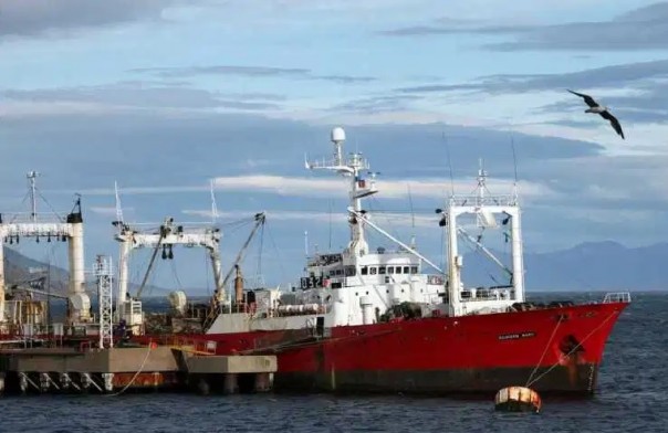 Penularan Covid-19 pada kru kapal pukat ikan Argentina jadi misteri (foto: TimesFamous)