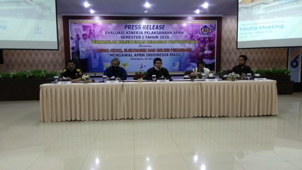 press release Evaluasi Kinerja Pelaksanaan APBN Semester I Tahun 2020 yang berlangsung di Dirjen Perbendaharaan Riau