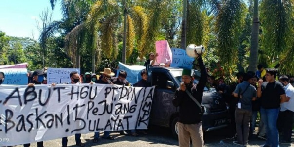 Ratusan Masyarakat Kuansing Gelar Demo, Tuntut Dibebaskan Lima Warga dan Cabut HGU PT DPN (foto/Zar)