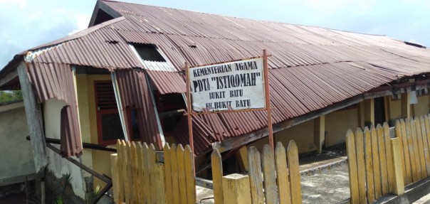 FOTO: MDTA Desa Bukit Batu yang ambruk