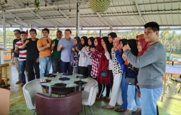 Ketua DPC PDI-P Kuansing Halim Silaturahmi Dengan Millenial di Benai (foto/int)
