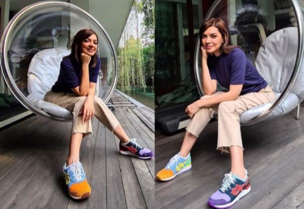 Najwa Shihab Pakai Sepatu Sneakers Beda Warna, Netizen Langsung Sebut Begini (foto/int)
